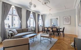 Large Apartment With Canal View In Central Cph City