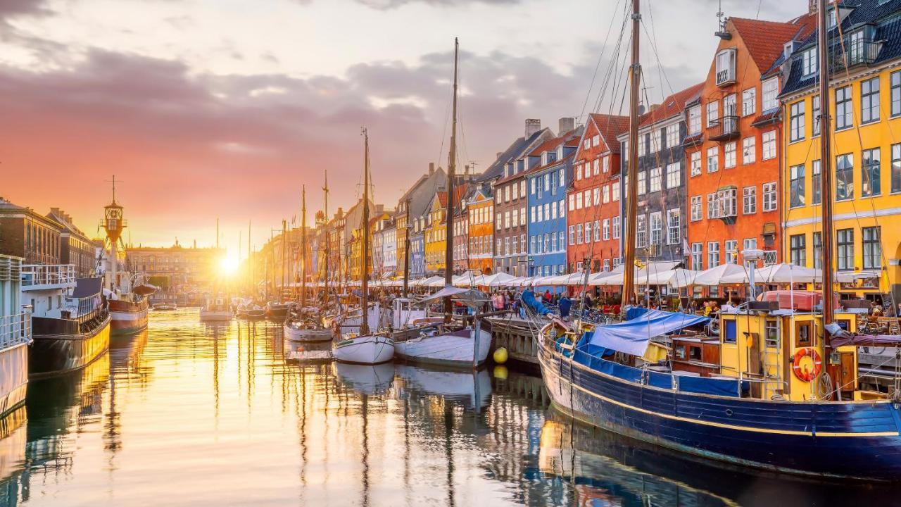 Large Apartment With Canal View In Central Cph City Köpenhamn Exteriör bild