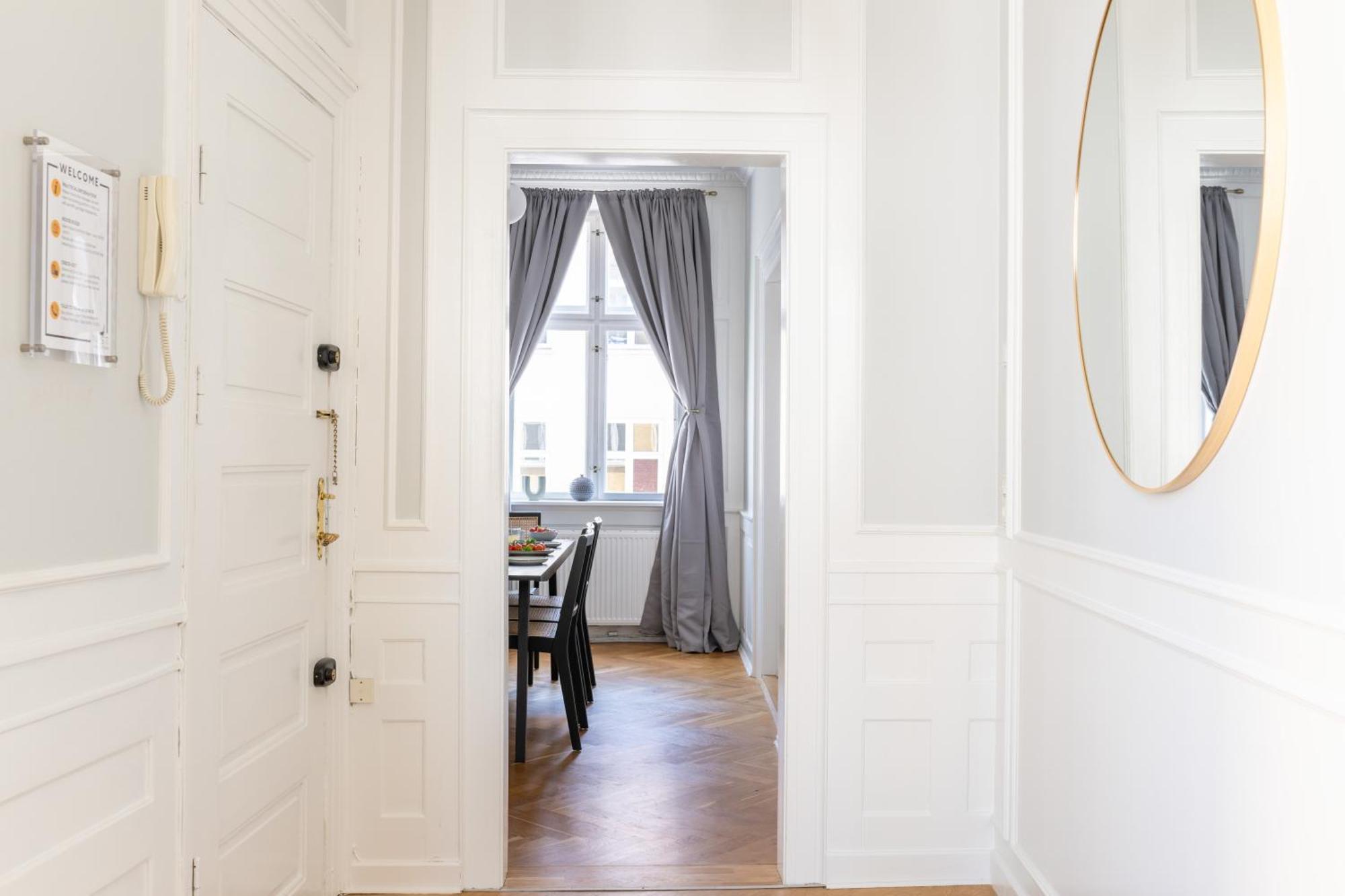 Large Apartment With Canal View In Central Cph City Köpenhamn Exteriör bild