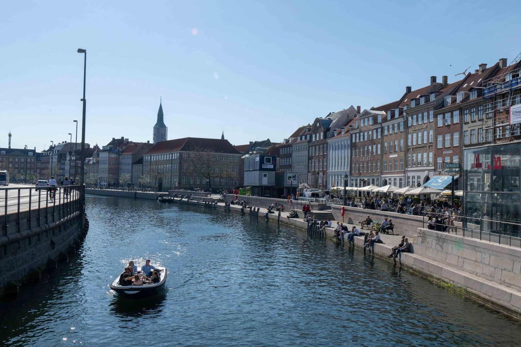 Large Apartment With Canal View In Central Cph City Köpenhamn Exteriör bild